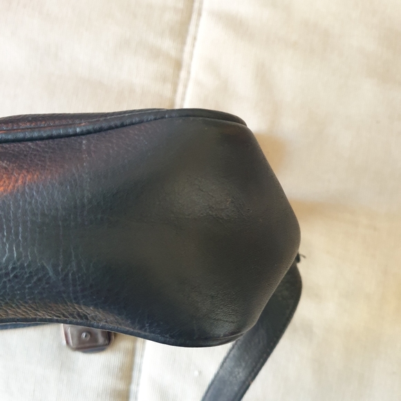 Vintage Joan Weisz black leather crossbody - Picture 3 of 10